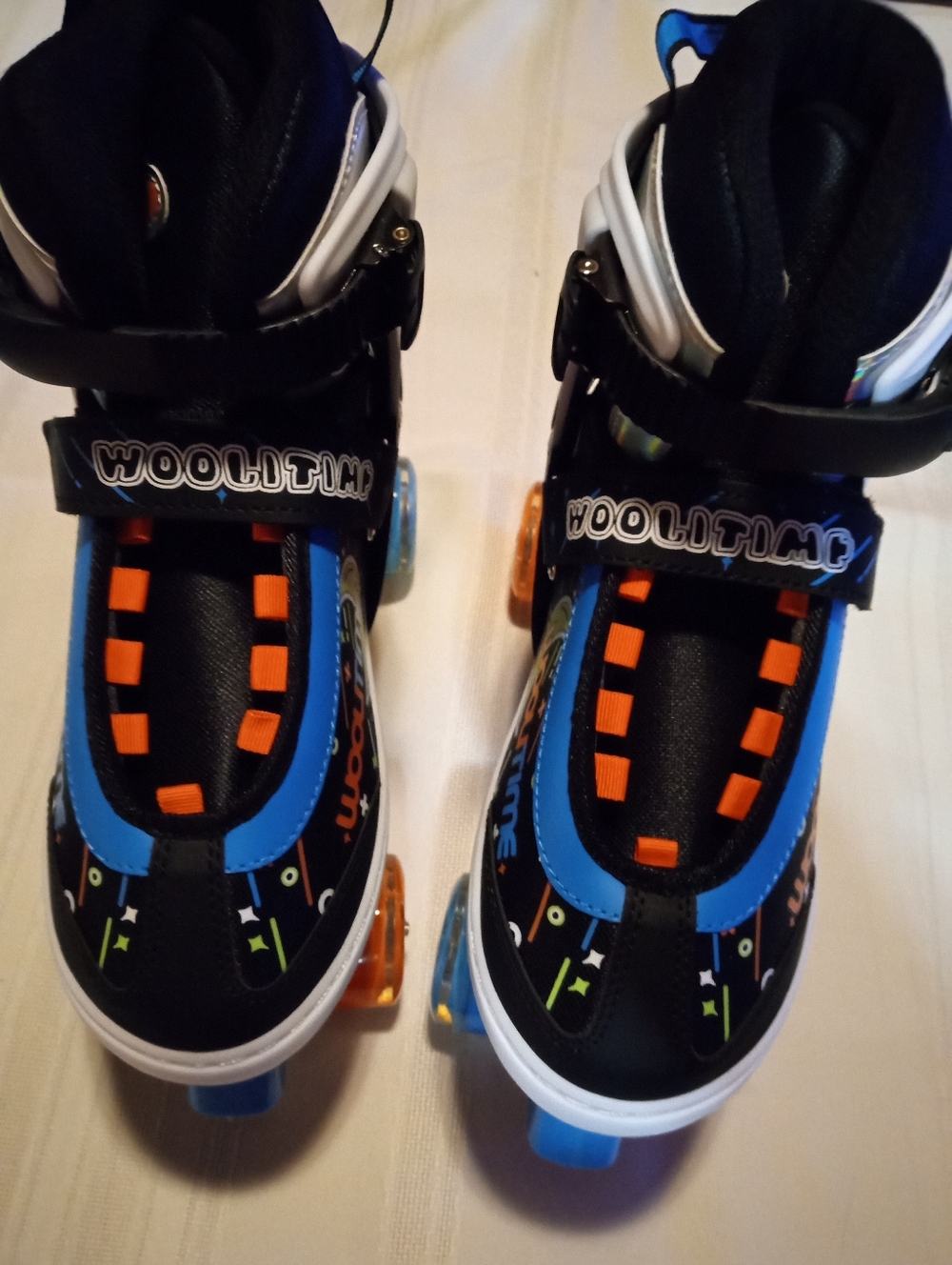 ROLLER SKATES NEW Woolitime Kids Black & Blue Adjustable Light Up Size 5-8Shoe